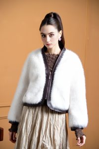 Gợi ý màu sắc trang phục Noel trendy nhất năm nay.